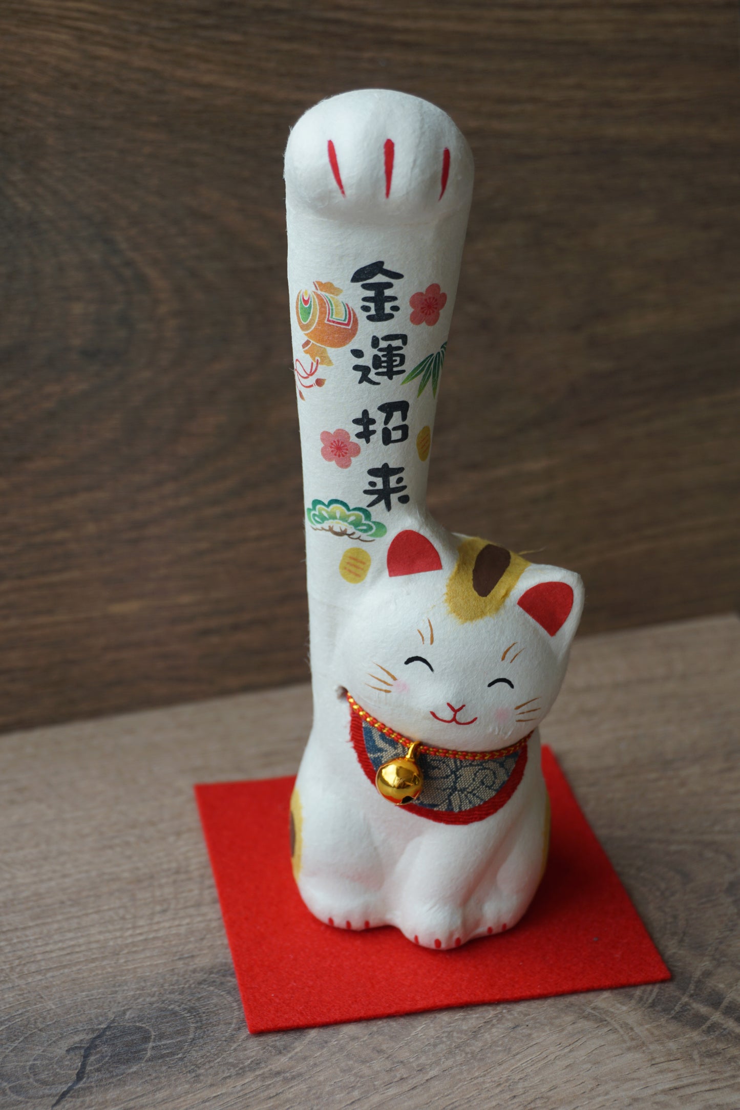 Chigiri-washi Manekineko statue